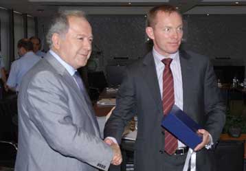 Φειδωλή η κυβέρνηση σε ό,τι αφορά τις εξελίξεις στο μέτωπο της τρομοκρατίας