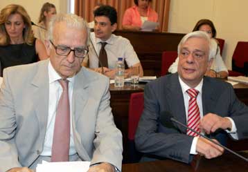 Να ξεκαθαρίσει το ζήτημα της αδειοδότησης ζητούν τα μέλη του ΕΣΡ