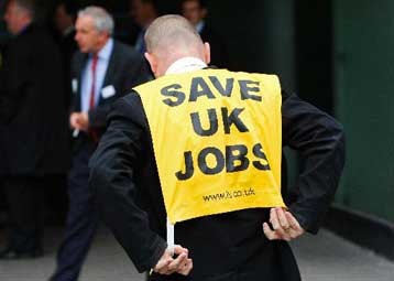 Στην κατάργηση ακόμη 1.200 θέσεων εργασίας προχωρά ο τραπεζικός όμιλος LBG