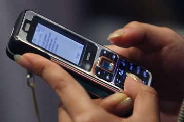 Ποινική δίωξη για την άρνηση της Cosmote να αποκαλύψει τον κάτοχο κινητού