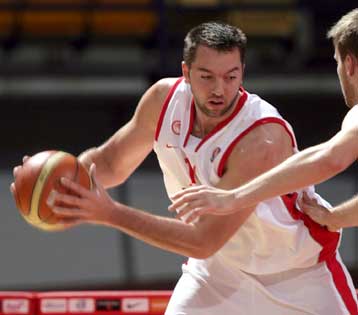 Δεν τα βρίσκουν Ολυμπιακός και Πανελλήνιος για το δανεισμό του Βουγιούκα