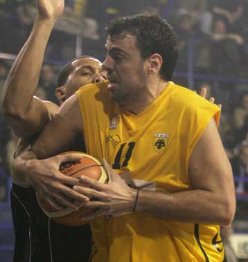 Συνεχίζει τις επαφές της με Δορκοφίκη η ΑΕΚ