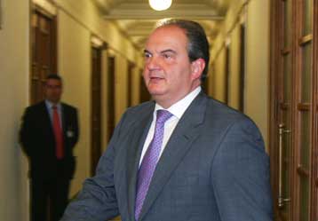 Πρωτοβουλίες για την αναστροφή του κλίματος δρομολογεί ο πρωθυπουργός