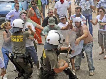 Επεισόδια, δακρυγόνα και συλλήψεις στο Γραμματικό