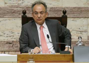 Αποσύρεται μετά τις αντιδράσεις η τροπολογία για τις εισφορές των βουλευτών