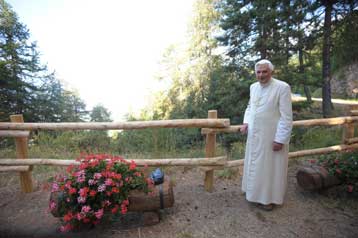 Σε χειρουργική επέμβαση υποβλήθηκε ο Πάπας μετά τον τραυματισμό του