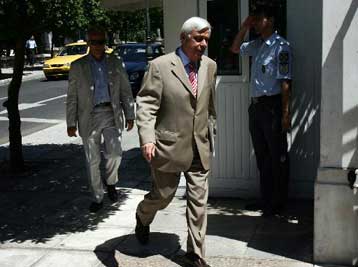 Μονιμοποιούνται στο Δημόσιο 80.000 συμβασιούχοι