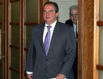 Γαλάζιο «κίνημα» υπέρ αλλαγών στην κυβέρνηση αντί πρόωρης κάλπης