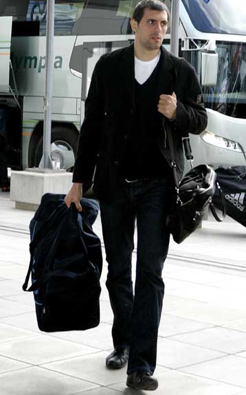 Ανακοινώνει την απόκτηση του Χατζηβρέττα ο Αρης