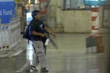 Ομολογία ενοχής απο τον μοναδικό επιζήσαντα κατηγορούμενο για το μακελειό στη Βομβάη