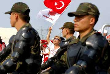 Σε δίκη άλλοι 56 κατηγορούμενοι για συμμετοχή στο δίκτυο Εργκένεκον στην Τουρκία