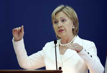 Στρατηγικές σχέσεις και συμφωνίες στο επίκεντρο των επαφών της Κλίντον στην Ινδία