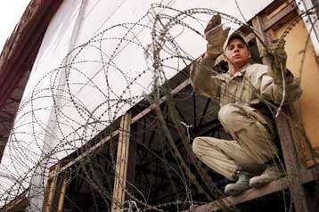 Στο μικροσκόπιο οι συνθήκες κράτησης στη φυλακή Μπαγκράμ του Αφγανιστάν