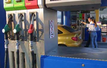 Πτώση 1,60% στη μέση τιμή της αμόλυβδης βενζίνης