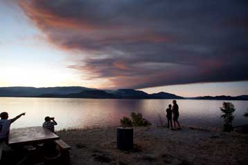 Ανεξέλεγκτες μαίνονται οι τεράστιες πυρκαγιές στον Καναδά