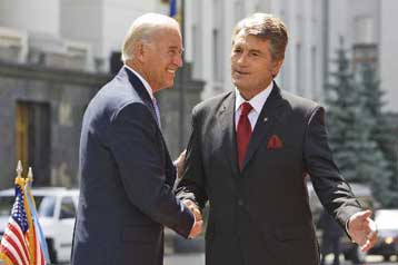 Ο Τζο Μπάιντεν καθησυχάζει την Ουκρανία για το αμερικανικό «άνοιγμα» στη Ρωσία