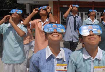 Τη μεγαλύτερη ολική έκλειψη του αιώνα θα απολαύσει η Ασία