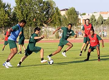 Στο Παρίσι ο Πανθρακικός, δοκιμάζει Γάλλο επιθετικό