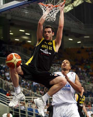 Τα Τρίκαλα απέκτησαν τον Νοέα και ανανέωσαν με τον Κατσαρέ