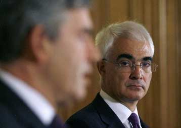 Σε επίπεδα-ρεκόρ διευρύνονται τα ελλείμματα στη Βρετανία