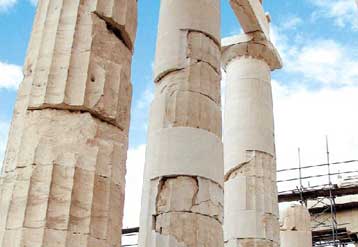 Επιστρέφουν οι εργάτες στον πρόναο του Παρθενώνα