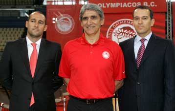 Το επικοινωνιακό «παιχνίδι» του Ολυμπιακού παγώνει τις μεταγραφές