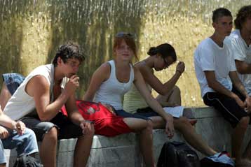 Κύμα εξόδου από τα αστικά κέντρα με τον υδράργυρο να ξεπερνά τους 40 βαθμούς