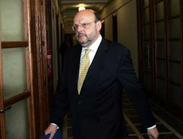 Σύνηθες για το ΔΝΤ να χρησιμοποιεί μελανά χρώματα καθησυχάζει η κυβέρνηση