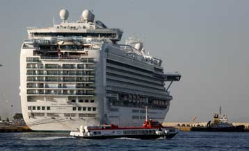 Αναχώρησε το κρουαζιερόπλοιο στο οποίο επέβαιναν πέντε άτομα με συμπτώματα γρίπης