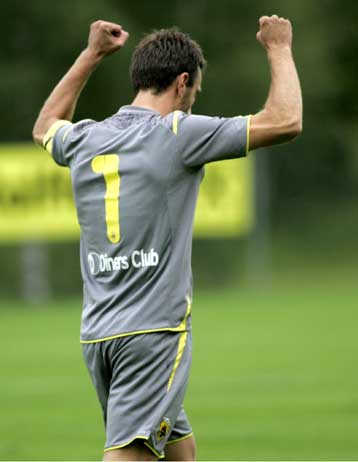 Η ΑΕΚ μπροστά κέρναγε γλυκό Καφέ, πίσω έπινε πικρό