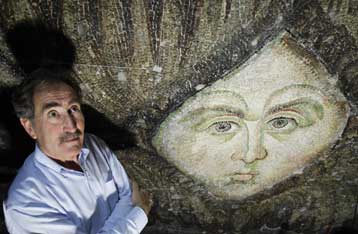 Στο φως μετά από έξι αιώνες η παράσταση ενός αγγέλου στην Αγία Σοφία