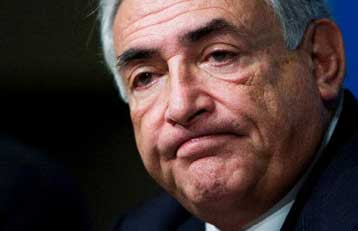 Κατάργηση δώρων, επιδομάτων και «μαχαίρι» στις φοροαπαλλαγές συνιστά το ΔΝΤ