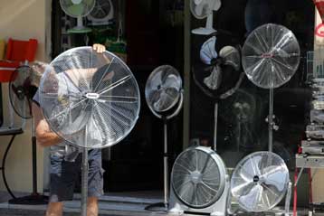 Διακοπές ηλεκτροδότησης και όζον έφερε ο καύσωνας στην Αττική