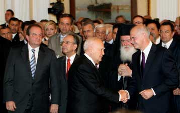 Πολιτικές τριβές εξακολουθεί να προκαλεί το θέμα της Προεδρικής εκλογής