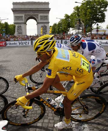 Για τέταρτη σερί χρονιά ο τίτλος του ποδηλατικού Γύρου της Γαλλίας σε ισπανικά χέρια