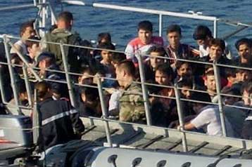 Ένταση στο λιμάνι της Χίου κατά τη μεταφορά παράνομων μεταναστών στη βόρεια Ελλάδα