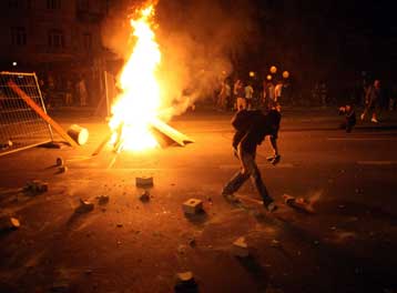 Επεισόδια μεταξύ αριστερών και ακροδεξιών «περιπόλων» στους δρόμους ιταλικής πόλης