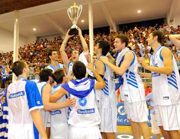 Η Ελλάδα «πάτησε» τη Γαλλία στον τελικό του Ευρωμπάσκετ και το σήκωσε το… τιμημένο