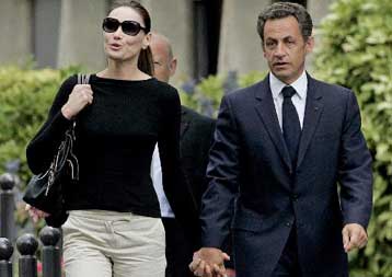 Εξιτήριο από το νοσοκομείο πήρε ο Νικολά Σαρκοζί