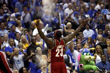 Ο Ολυμπιακός κόντρα στον Λεμπρόν και στον Ντάνκαν