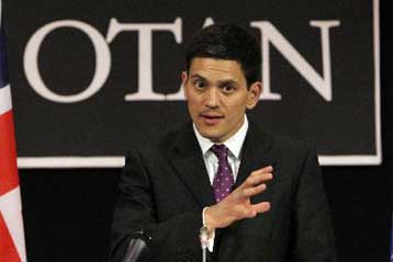 «Μιλήστε στους Ταλιμπάν» λέει η Βρετανία, ζητώντας αλλαγή στρατηγικής στο Αφγανιστάν