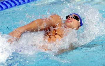 Στα ημιτελικά των 100μ. ύπτιο ο Γρηγοριάδης, πανελλήνιο ρεκόρ στα 100μ. πρόσθιο η Εξάρχου