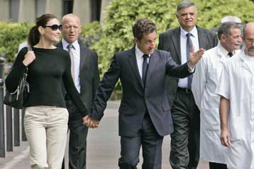 Για «καρδιακό επεισόδιο» έκανε λόγο ο εκπρόσωπος του κόμματος του Σαρκοζί