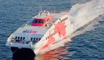 Λαχτάρησαν οι επιβάτες του ταχύπλοου «Super Jet» λόγω των υψηλών κυμάτων