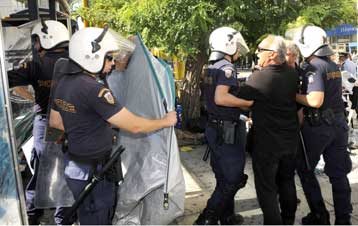 Μικροεπεισόδια μεταξύ αστυνομίας και εργαζομένων της ΕΝ.ΚΛΩ.