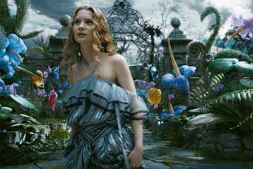 Ένα παράδοξο και πολύχρωμο σύμπαν αποκαλύπτει το τρέιλερ της «Αλίκης» του T.Μπάρτον