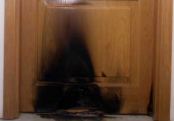 Αυτοσχέδιος εμπρηστικός μηχανισμός στο γραφείο βουλευτού του ΛΑΟΣ