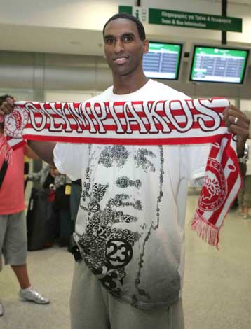 Ο Κελάτι ήρθε στον Ολυμπιακό και δήλωσε έτοιμος για τις «μάχες» με τον Παναθηναϊκό