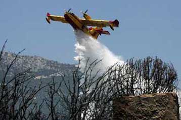 Σε ύφεση τα πύρινα μέτωπα στην Αττική, πυρκαγιά σε Ζάκυνθο, Σάμο και Σκόπελο