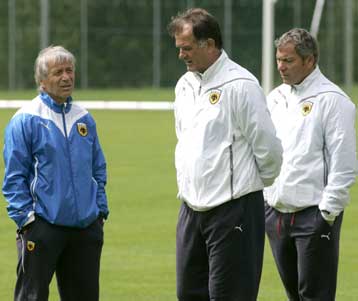 SOS για δεξί μπακ και χαφ στην ΑΕΚ